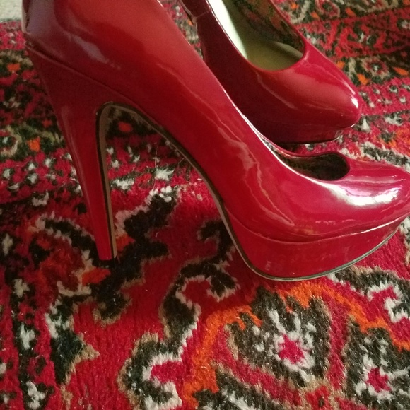 Heels - Picture 4 of 4